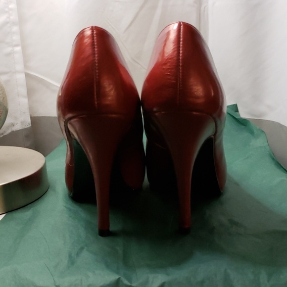 8.5m Red Patent 4 1/5 Heels - Picture 2 of 4